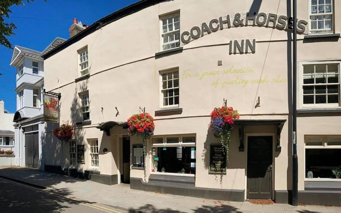 The Coach And Horses Inn Chepstow Eksteriør billede