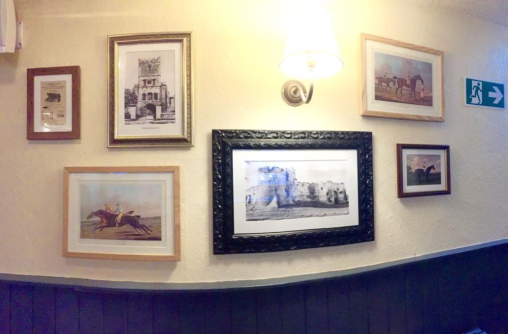 The Coach And Horses Inn Chepstow Eksteriør billede