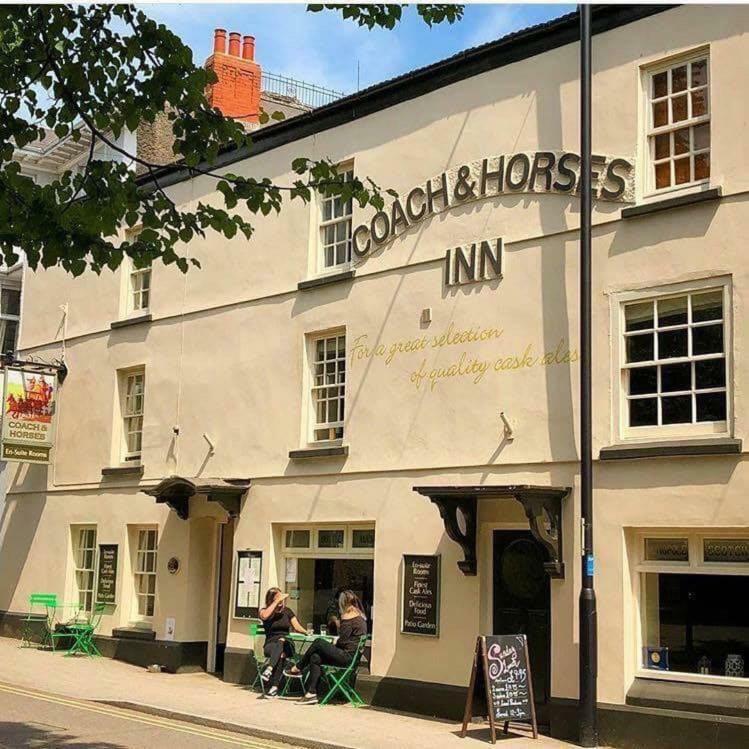 The Coach And Horses Inn Chepstow Eksteriør billede